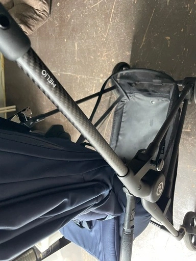 cybex MELIO2 カーボンフレーム ベビーカーの写真3枚目