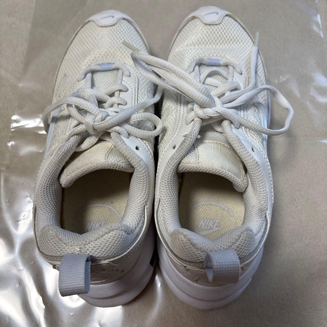 【美品】NIKE エアマックス AP サミットホワイト 23.5cmの写真2枚目