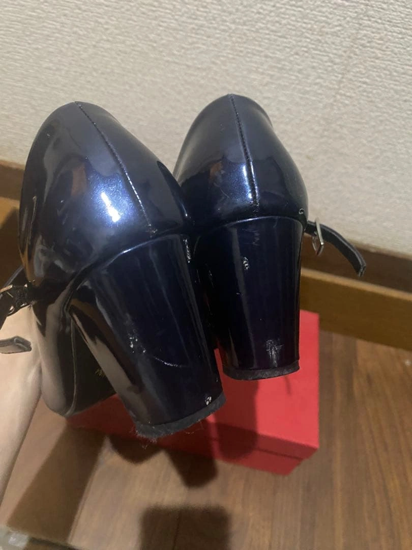 パンプス ネイビー ストラップ付き23.0cmの写真2枚目