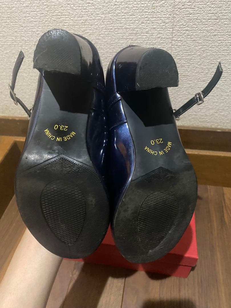パンプス　ネイビー ストラップ付き23.0cmの写真3枚目