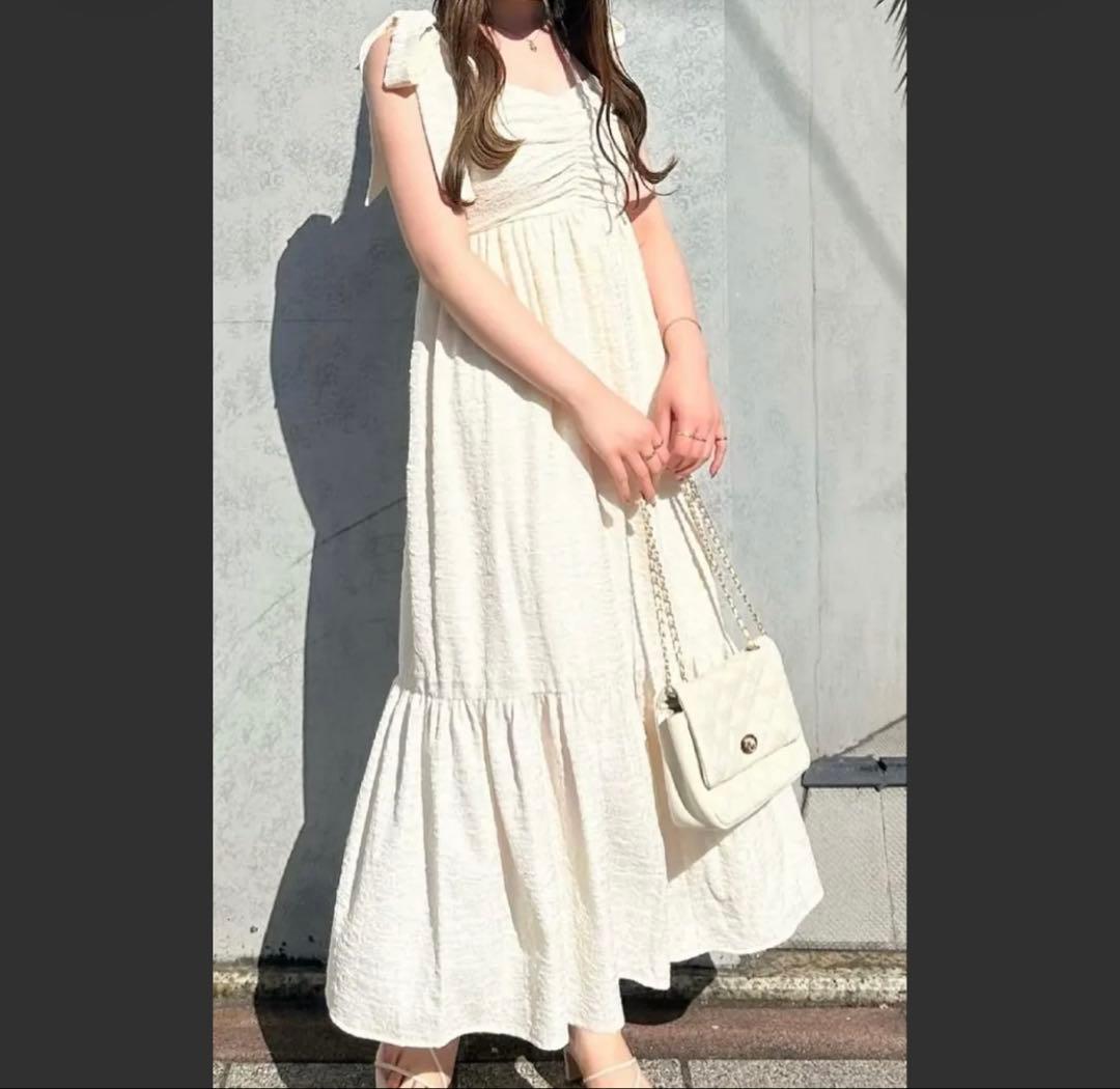 【タグ付き新品】INGNI 肩リボンポコポコ ティアードワンピース アイボリーMの写真4枚目