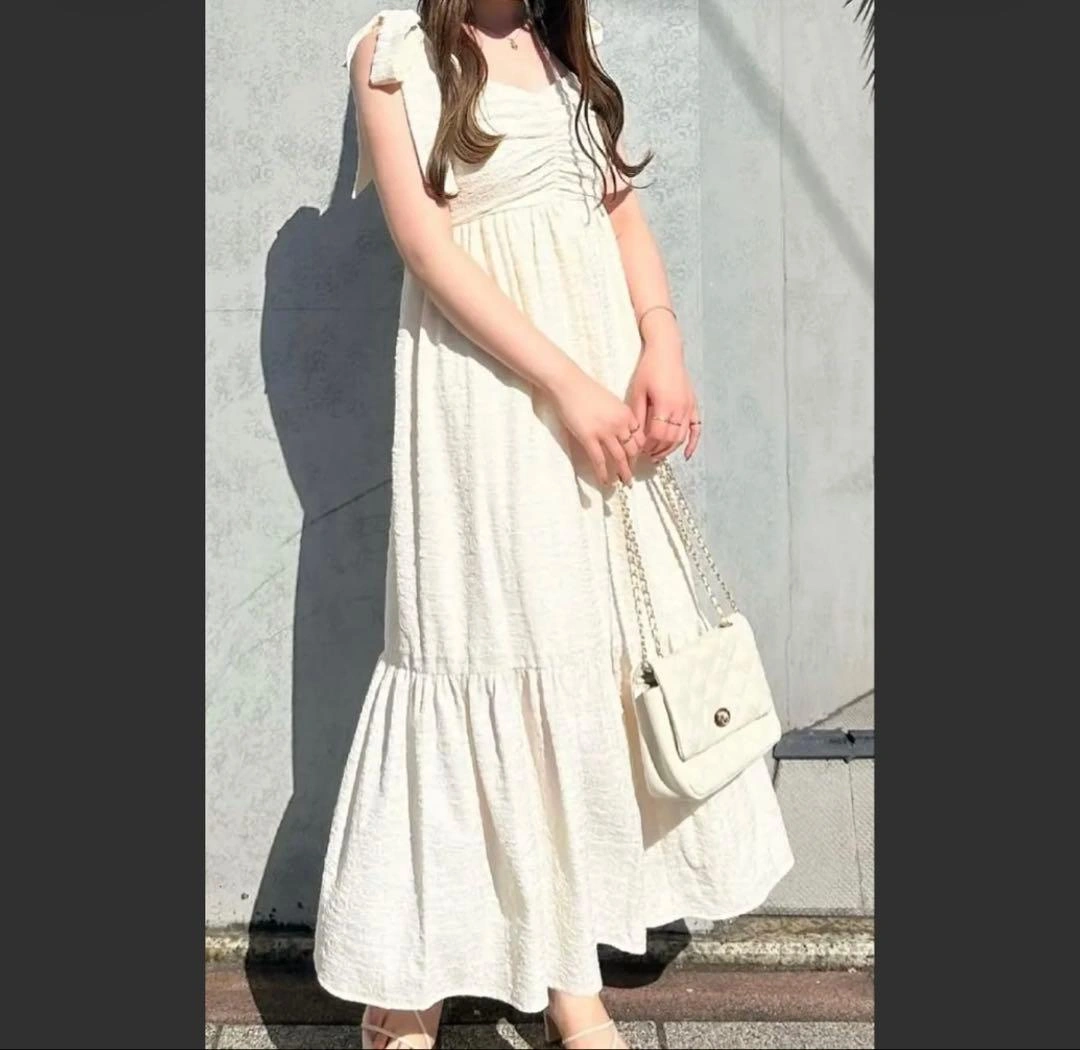 【タグ付き新品】INGNI 肩リボンポコポコ ティアードワンピース アイボリーMの写真4枚目