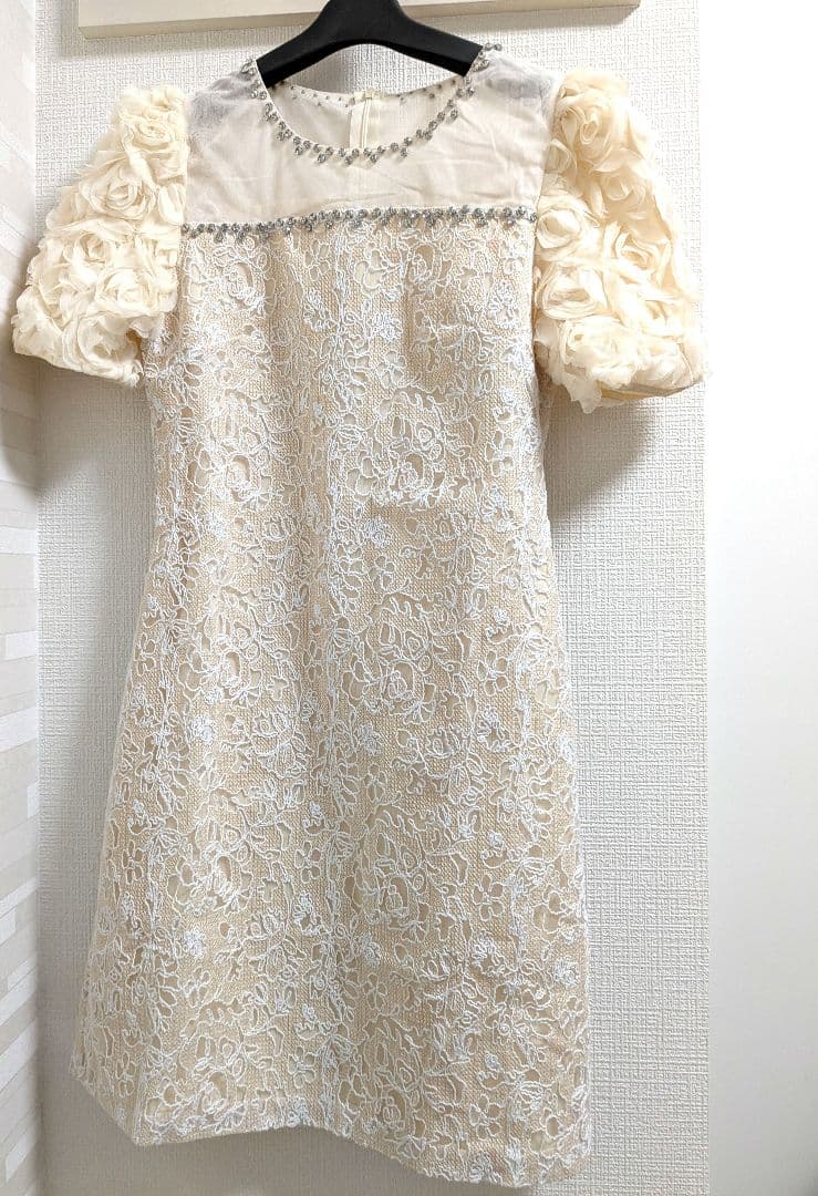 【未使用新品】 アイボリー レース パーティードレスの写真9枚目