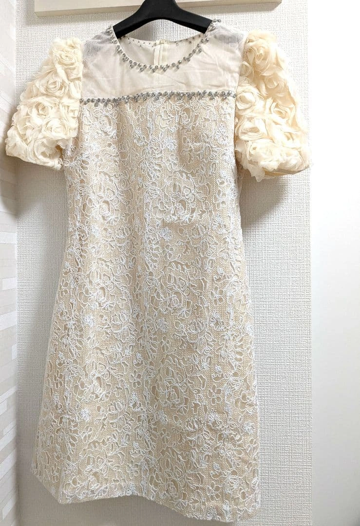 【未使用新品】 アイボリー レース パーティードレスの写真9枚目