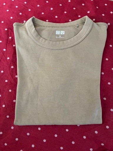 新品未使用 UNIQLO U クルーネックTシャツ ベージュ Mの写真2枚目