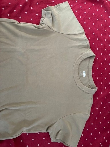 新品未使用 UNIQLO U クルーネックTシャツ ベージュ Mの写真3枚目