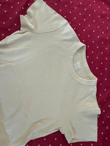 新品未使用 UNIQLO U クルーネックTシャツ ベージュ Sの写真3枚目