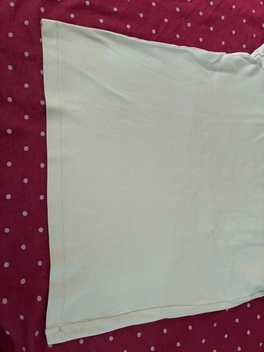 新品未使用 UNIQLO U クルーネックTシャツ ベージュ Sの写真4枚目