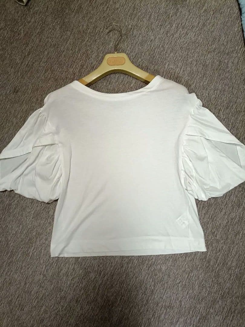 シンプリシティ　パフスリーブ Tシャツ ホワイト　カットソー