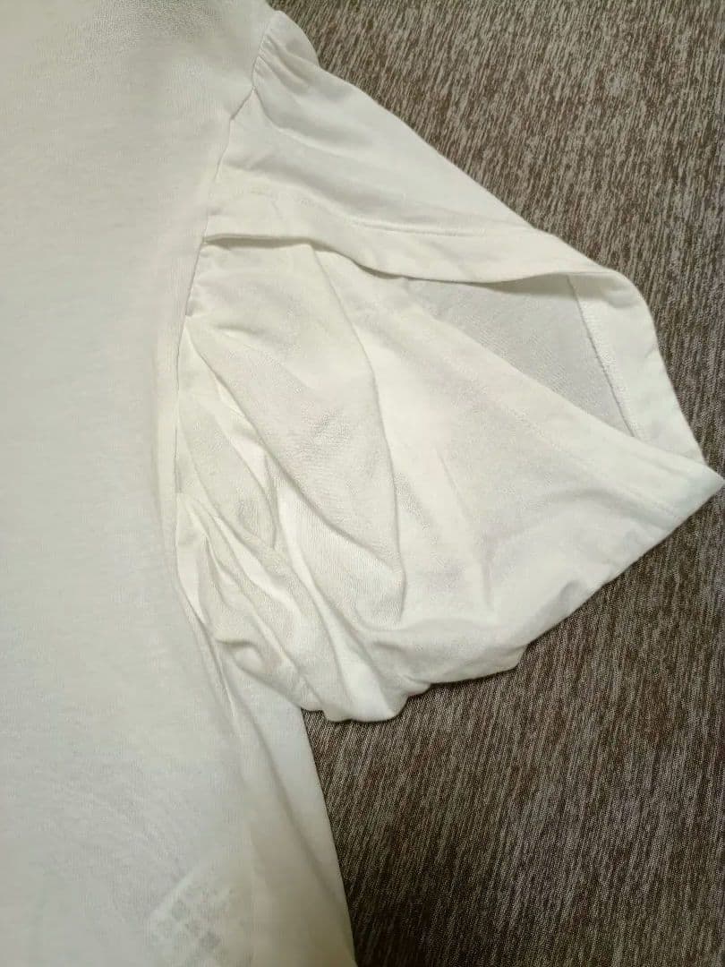 シンプリシティ　パフスリーブ Tシャツ ホワイト　カットソーの写真2枚目