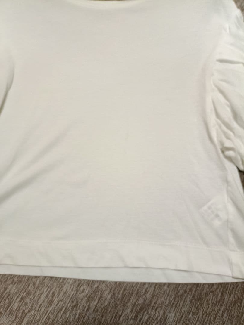 シンプリシティ　パフスリーブ Tシャツ ホワイト　カットソーの写真4枚目