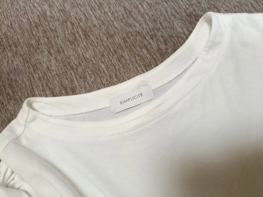 シンプリシティ パフスリーブ Tシャツ ホワイト カットソーの写真6枚目