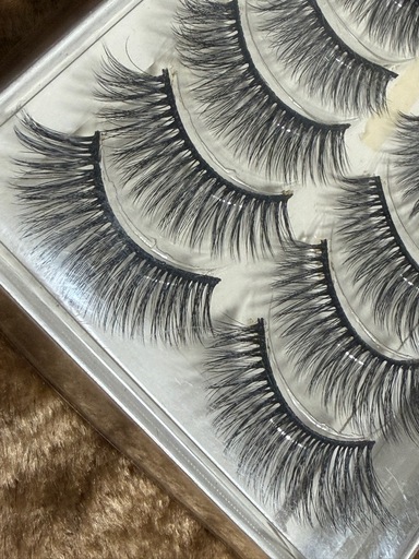 つけまつげの写真2枚目