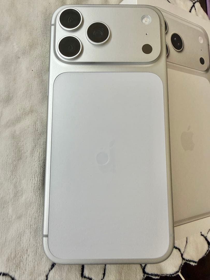iPhone17ProMax 256GB ガラス保護フィルム カメラ保護の写真10枚目