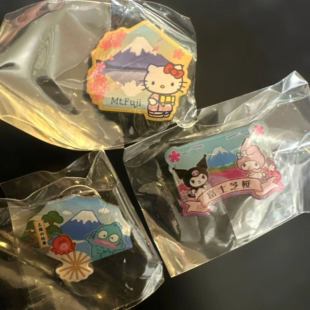 富士山限定サンリオご当地ピンズ キティ/マイメロ&クロミ&ハンギョドン3個セット