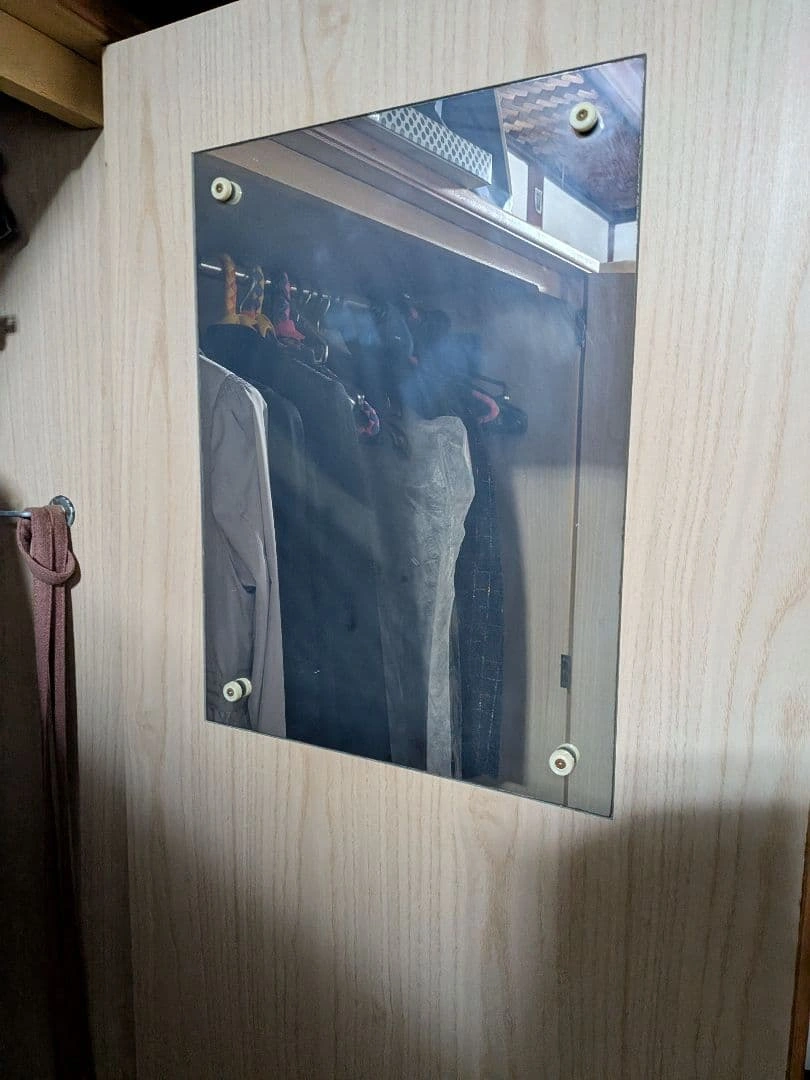 大型木目調収納タンス 鏡付き 引き出し付き家具のみの写真2枚目