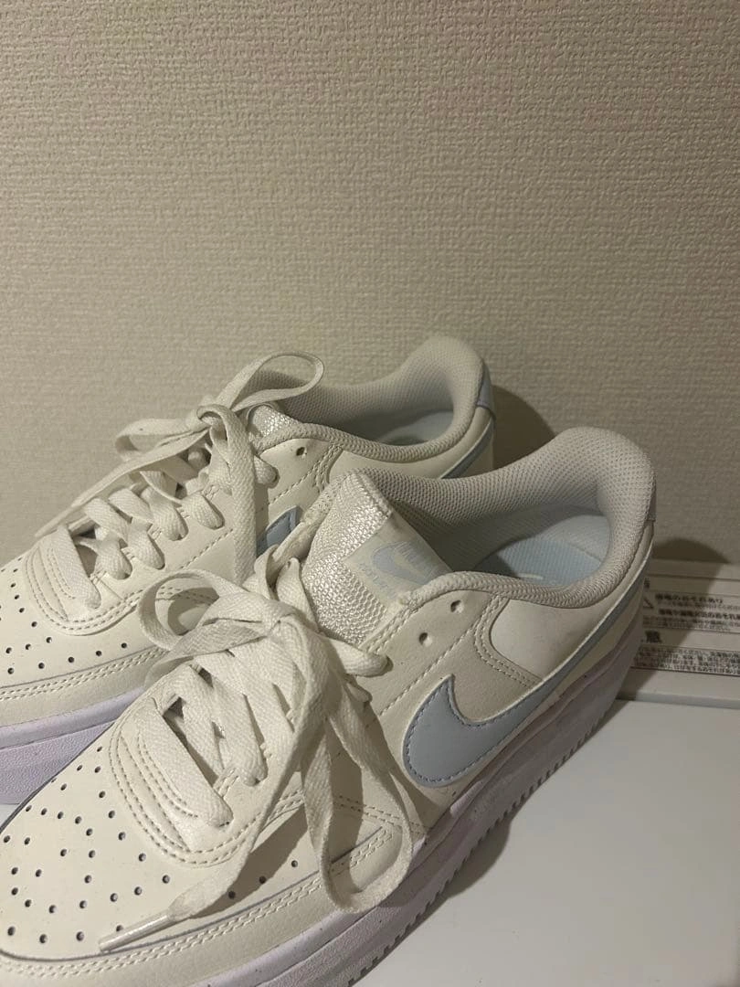 NIKE ナイキ コート ビジョン アルタ 25cm ホワイト ブルーの写真2枚目
