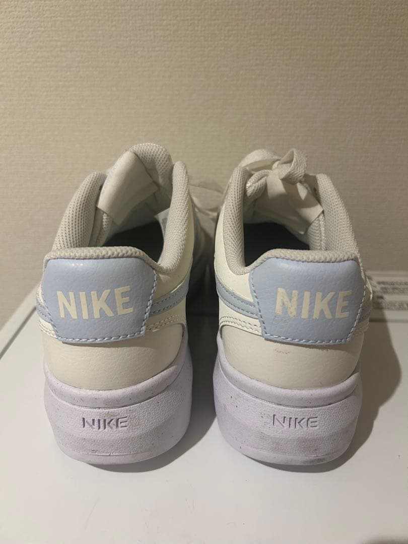 NIKE ナイキ コート ビジョン アルタ 25cm ホワイト ブルーの写真3枚目