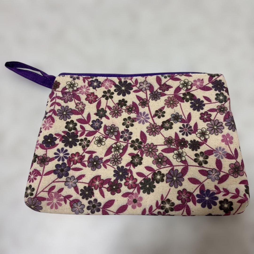 ビーズ花柄刺繍ポーチの写真4枚目
