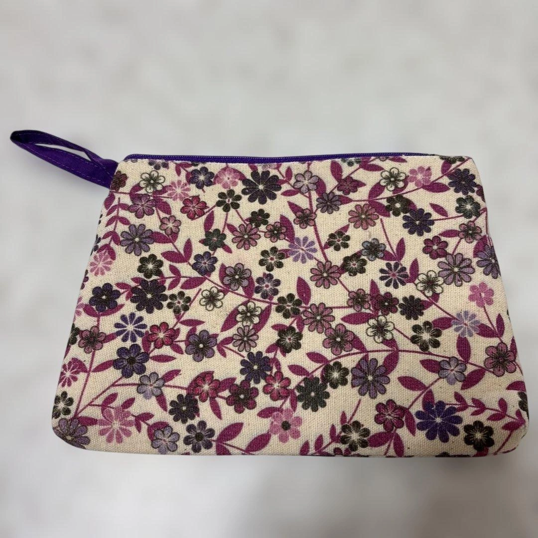 ビーズ花柄刺繍ポーチの写真4枚目