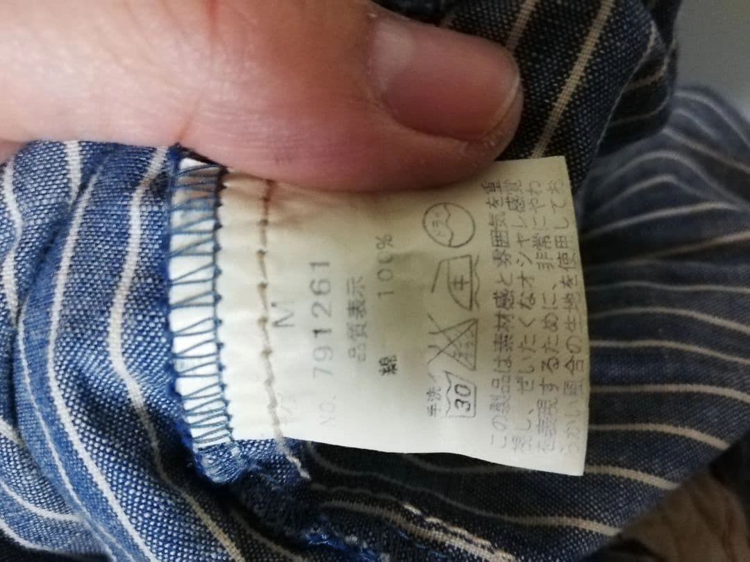 B.L.U.E.のデニムダンガリーストライプシャツの写真8枚目