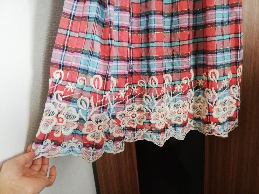 チェックマキシキャミソールワンピ　ロングワンピース　豪華刺繍の写真3枚目