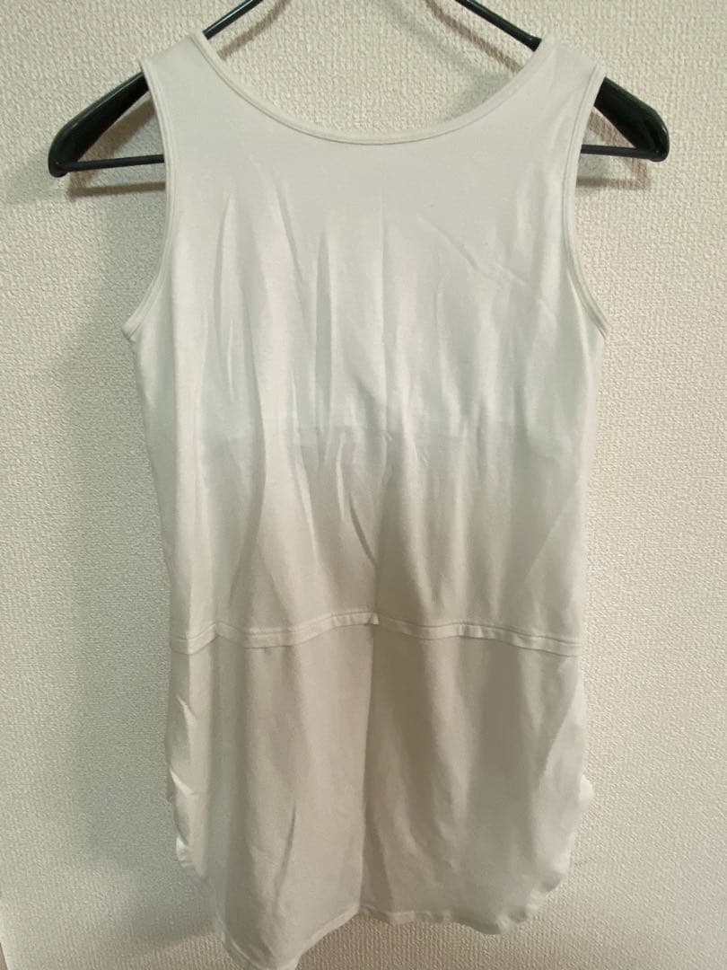 【美品】レディース　カップ付きタンクトップの写真2枚目