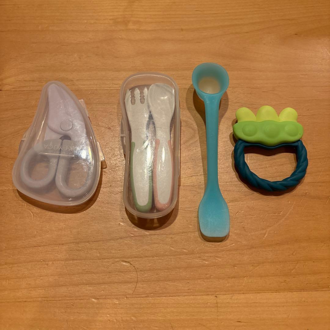 ベビー用食器セット（はさみ・スプーン・フォーク・歯固め）