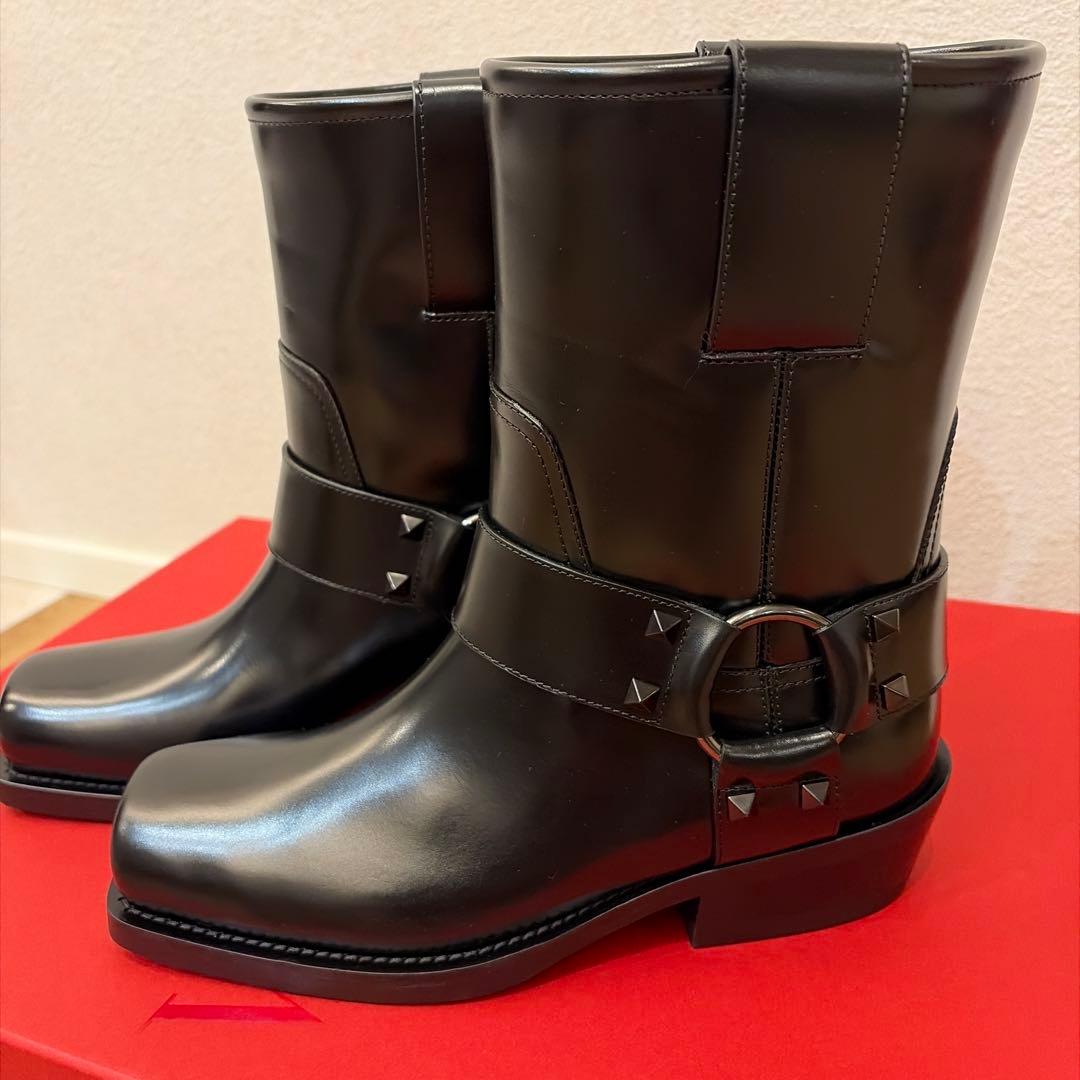 新品未使用 VALENTINO ロックスタッズ バイカーブーツ 36.5の写真2枚目