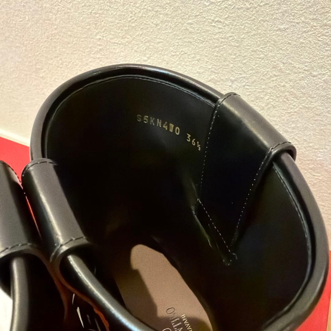 新品未使用 VALENTINO ロックスタッズ バイカーブーツ 36.5の写真3枚目