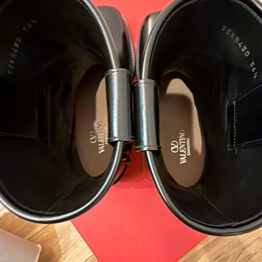 新品未使用 VALENTINO ロックスタッズ バイカーブーツ 36.5の写真4枚目