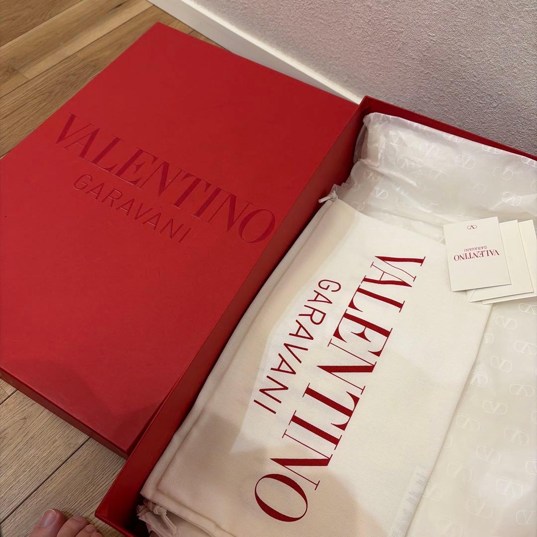 新品未使用 VALENTINO ロックスタッズ バイカーブーツ 36.5の写真5枚目