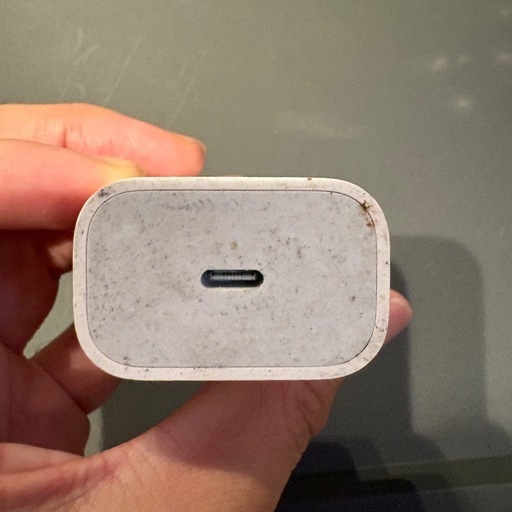 Apple ACアダプターの写真2枚目