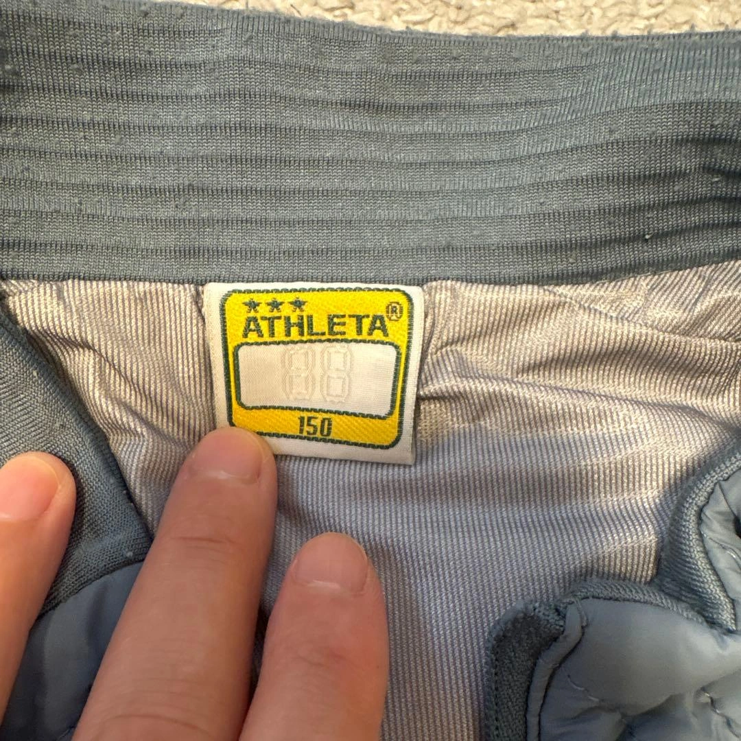 ATHLETA ピステ ウィンドブレーカー グレー 150cmの写真3枚目