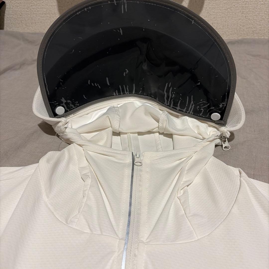 美品　UVカット マスク パーカーサンバイザー付き　ホワイト白の写真3枚目