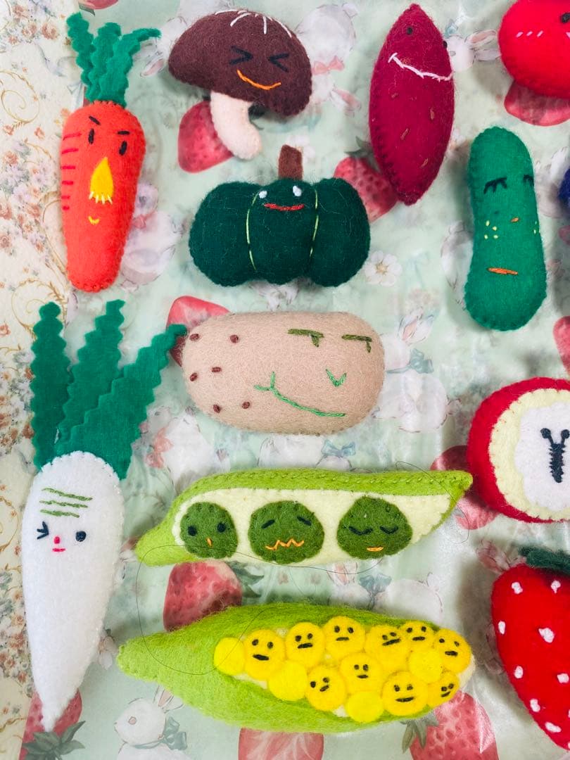 未使用＊ハンドメイド フェルト カラフル おままごと 野菜・果物 21種 セットの写真3枚目