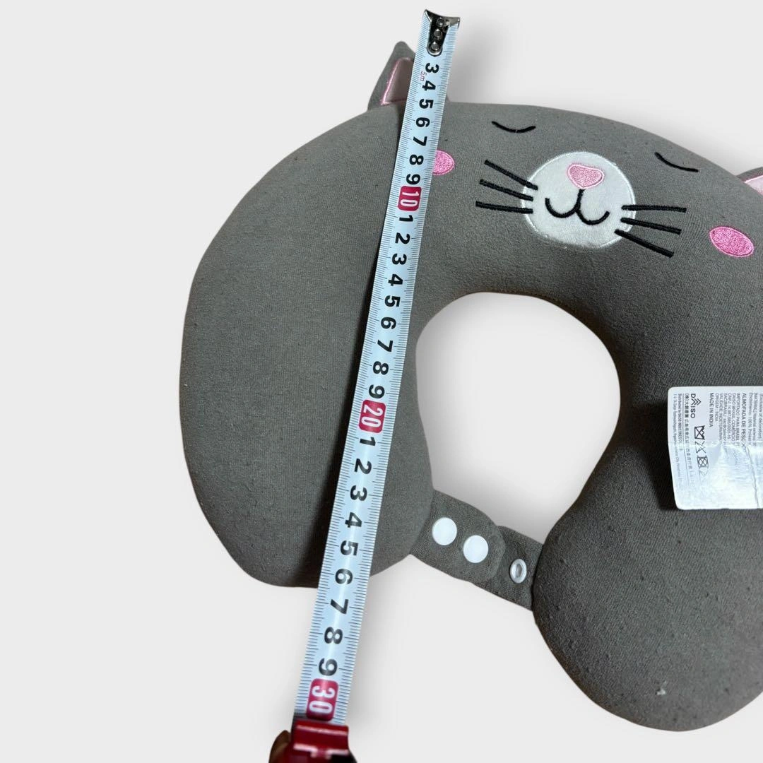 DAISO ネックピロー 猫デザイン グレー タグ付きの写真5枚目