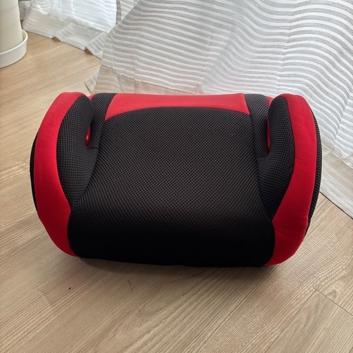 【美品】プラフィー ジュニアシート（15kg〜36kg対応 / レッド・ブラック）の写真2枚目