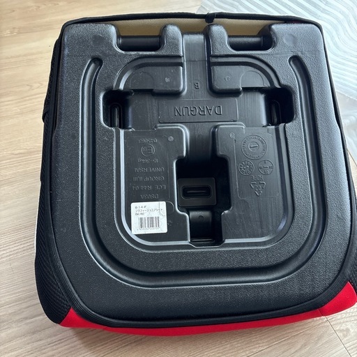 【美品】プラフィー ジュニアシート（15kg〜36kg対応 / レッド・ブラック）の写真4枚目