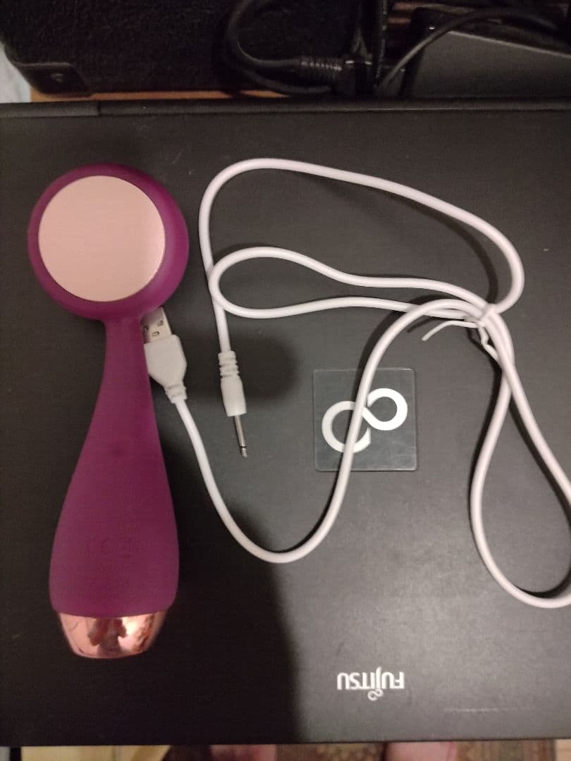 パープル 美顔器 本体 充電ケーブル付きの写真3枚目