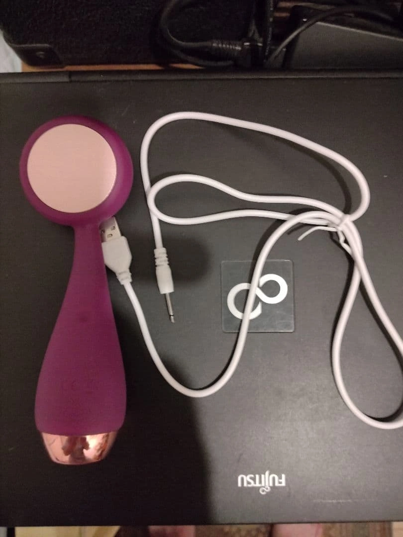 パープル 美顔器 本体 充電ケーブル付きの写真3枚目