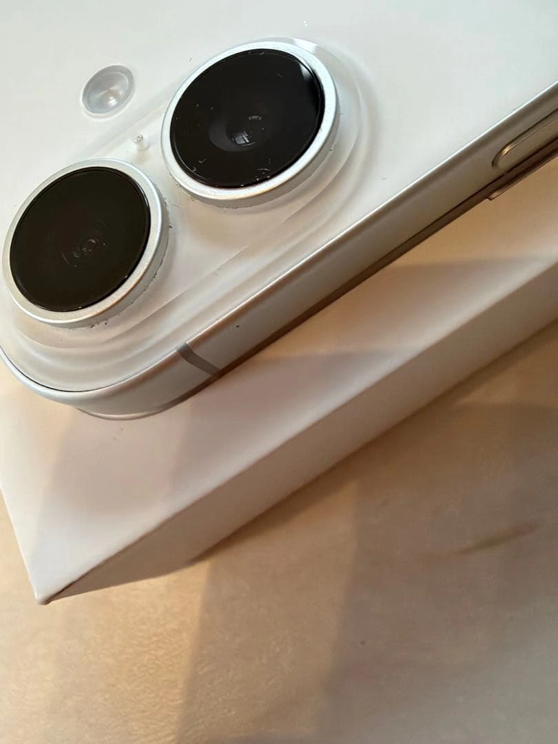 Apple iPhone 17 256GB ホワイト SIMフリー 94%の写真4枚目