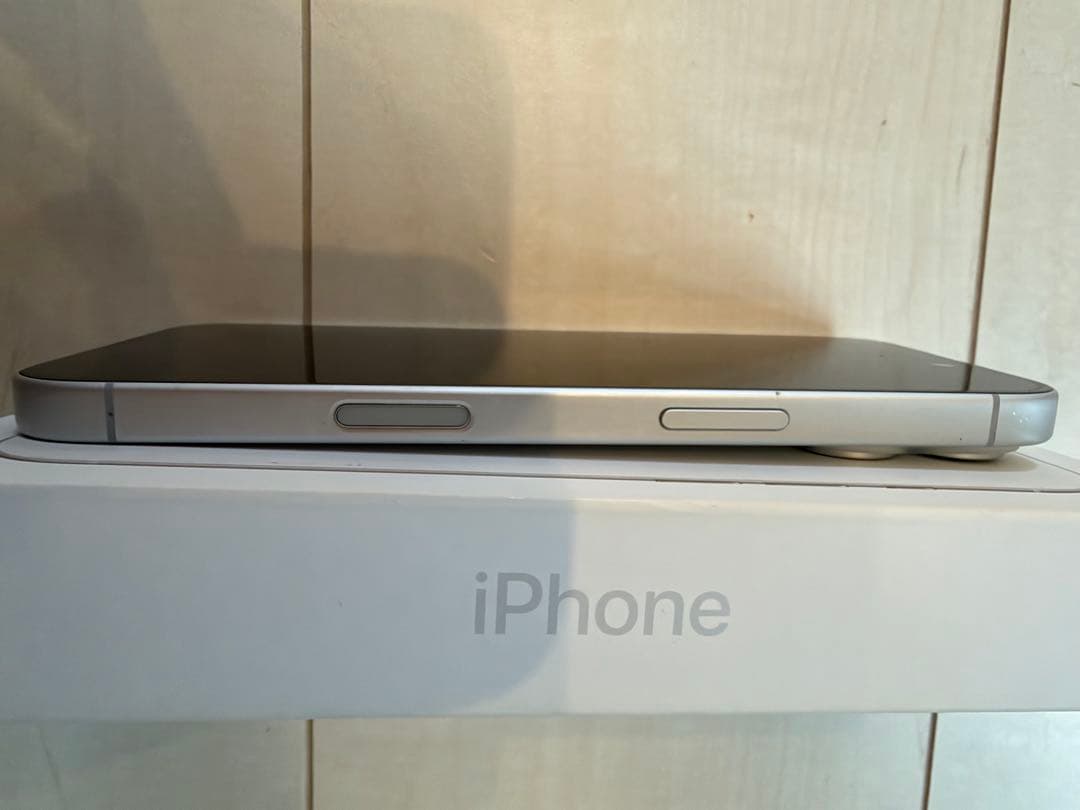 Apple iPhone 17 256GB ホワイト SIMフリー 94%の写真5枚目
