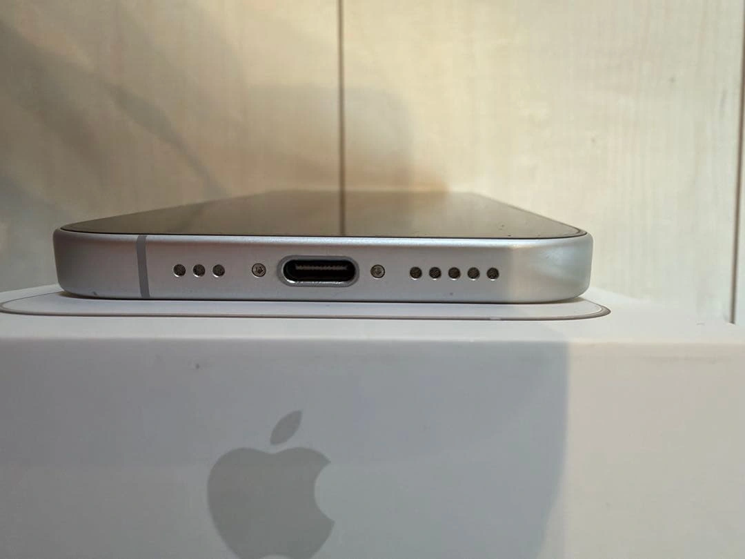 Apple iPhone 17 256GB ホワイト SIMフリー 94%の写真8枚目