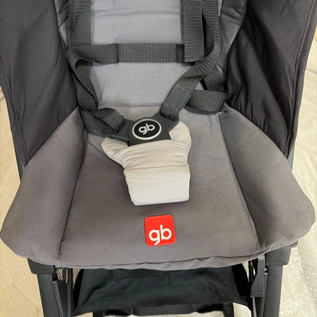 美品✨使用回数少❣️ gb good baby pockit コンパクトべビーカーの写真6枚目
