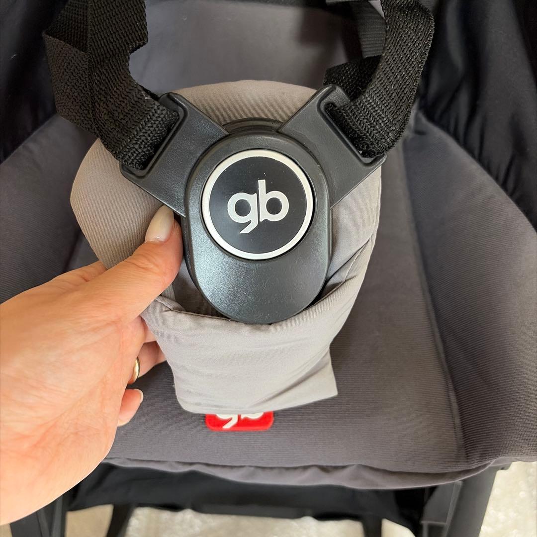 美品✨使用回数少❣️ gb good baby pockit コンパクトべビーカーの写真7枚目