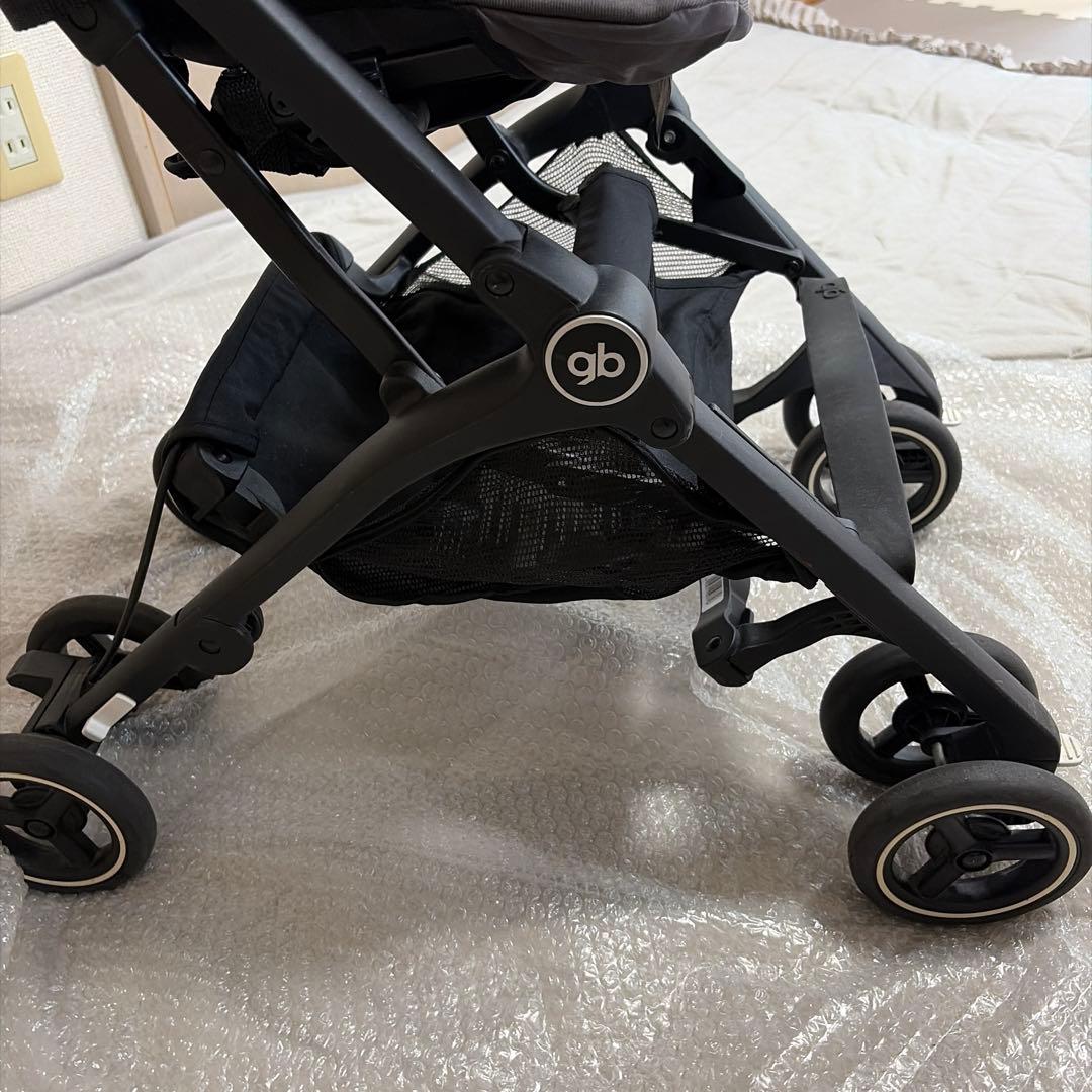 美品✨使用回数少❣️ gb good baby pockit コンパクトべビーカーの写真9枚目