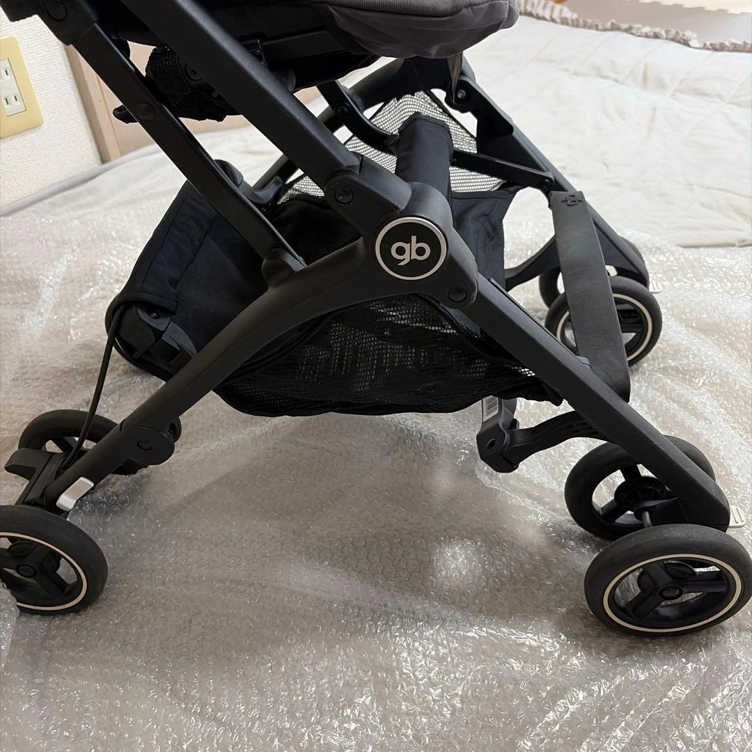 美品✨使用回数少❣️ gb good baby pockit コンパクトべビーカーの写真9枚目