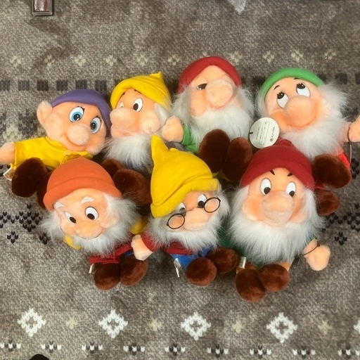 7人の小人たちのぬいぐるみ
