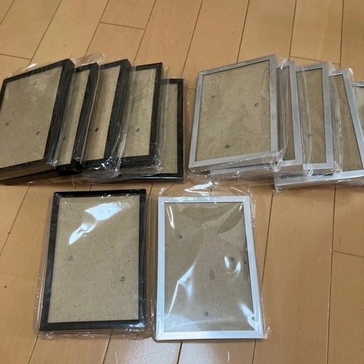 ガラスカバー金属フレームの写真立て